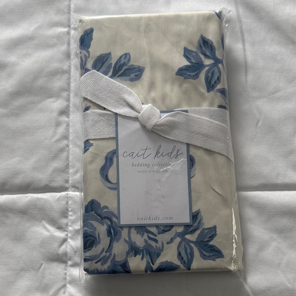 Cait Kids Blue Olivia Crib Sheet